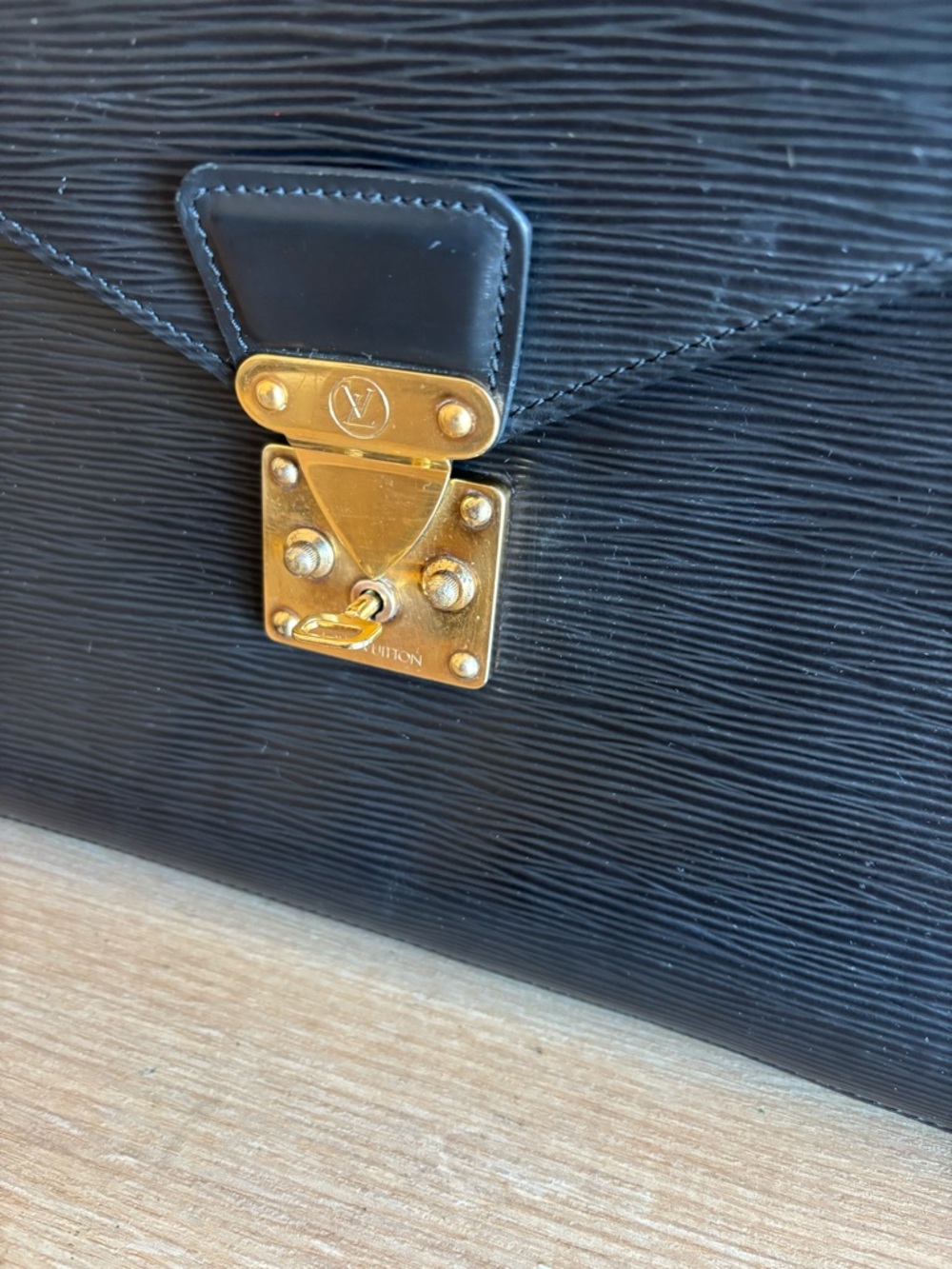 Authentic Louis Vuitton epi leather briefcase - Picture 4 of 12